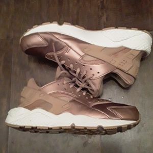 Rose gold Nike Huaraches